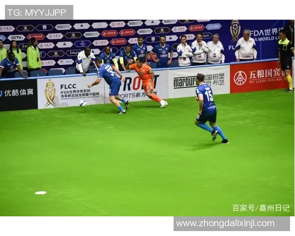 足球巨星璀璨星光汇聚 海报展示世界足坛传奇人物的精彩瞬间