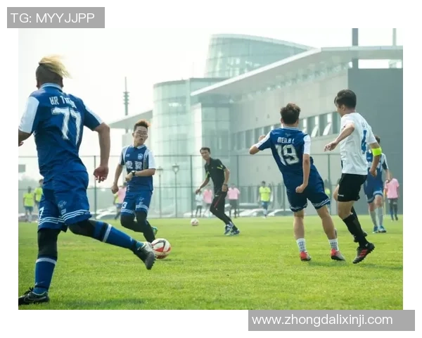 闪耀绿茵展雄姿足球球星风范引领激情与梦想